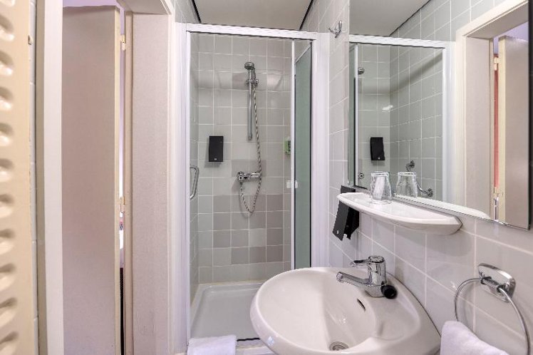 SINGLE STANDARD Room