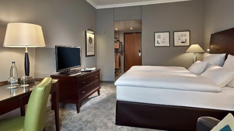 DOUBLE KING SIZE BED Room