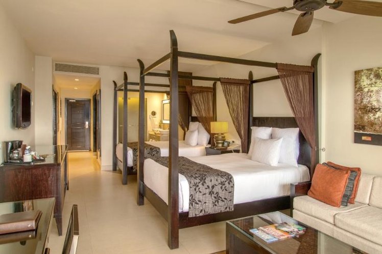 JUNIOR SUITE GARDEN VIEW TWO QUEEN BEDS Room