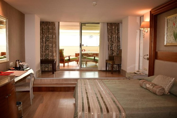 Side Star Resort