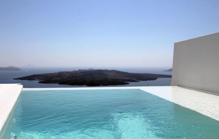 Porto Fira Suites