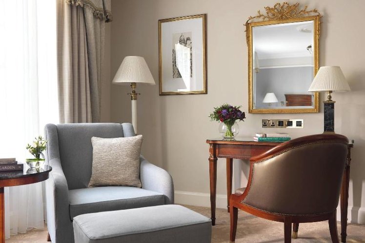 DOUBLE PREMIUM KING BED Room