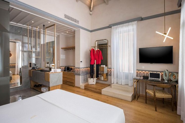 DOUBLE DELUXE MOUNTAIN VIEW Room