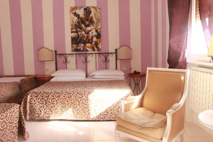 TRIPLE STANDARD Room