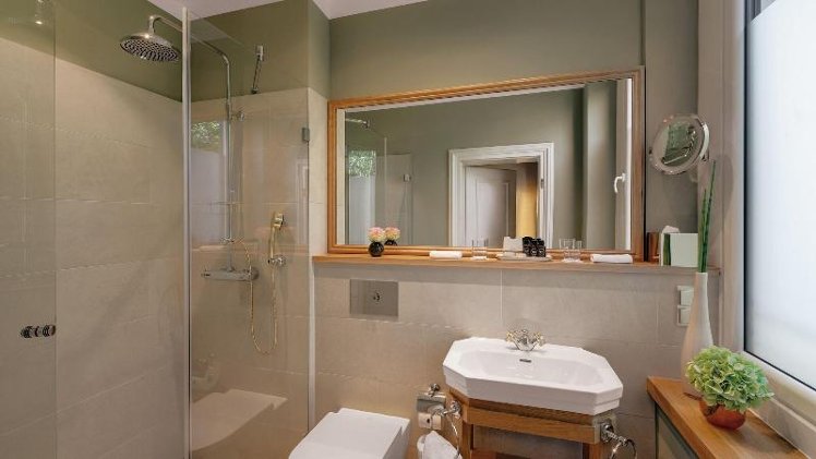 DOUBLE DELUXE KING BED Room