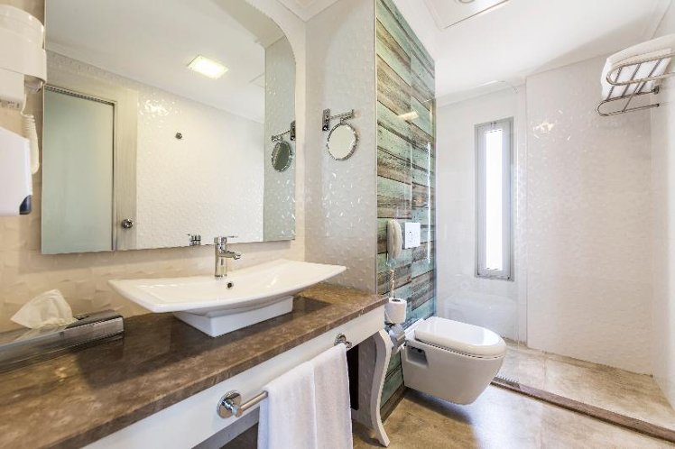 FAMILY ROOM LAGOON VIEW Room
