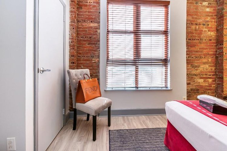 DOUBLE QUEEN SIZE BED Room