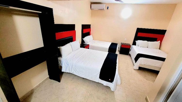 FAMILY ROOM THREE BEDS Room