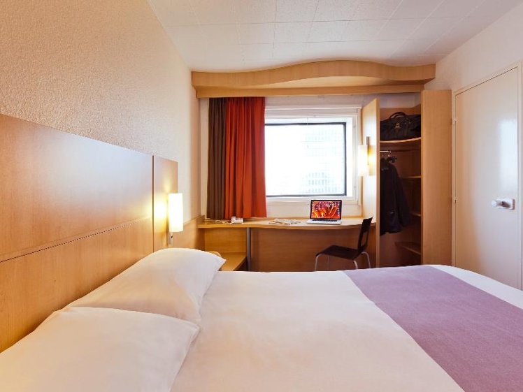 DOUBLE WITH DOUBLE BED Room