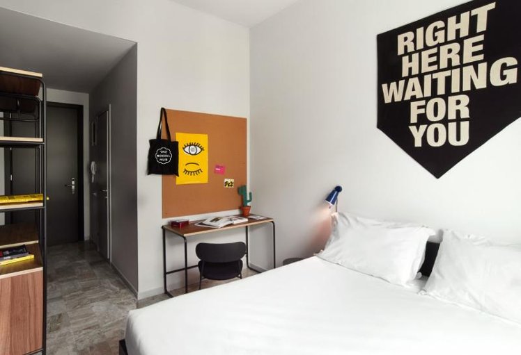 DOUBLE QUEEN SIZE BED Room