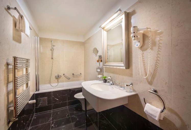 DOUBLE SUPERIOR Room