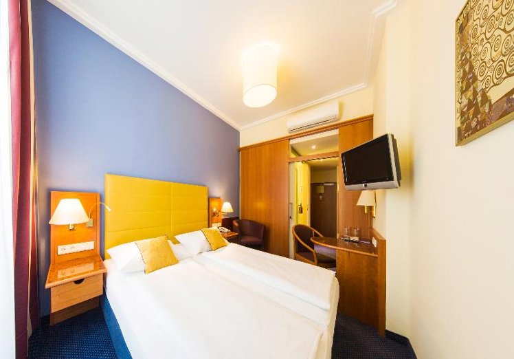 DOUBLE STANDARD Room