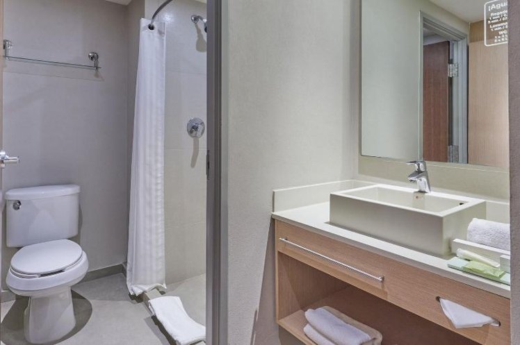 SUITE QUEEN SIZE BED Room