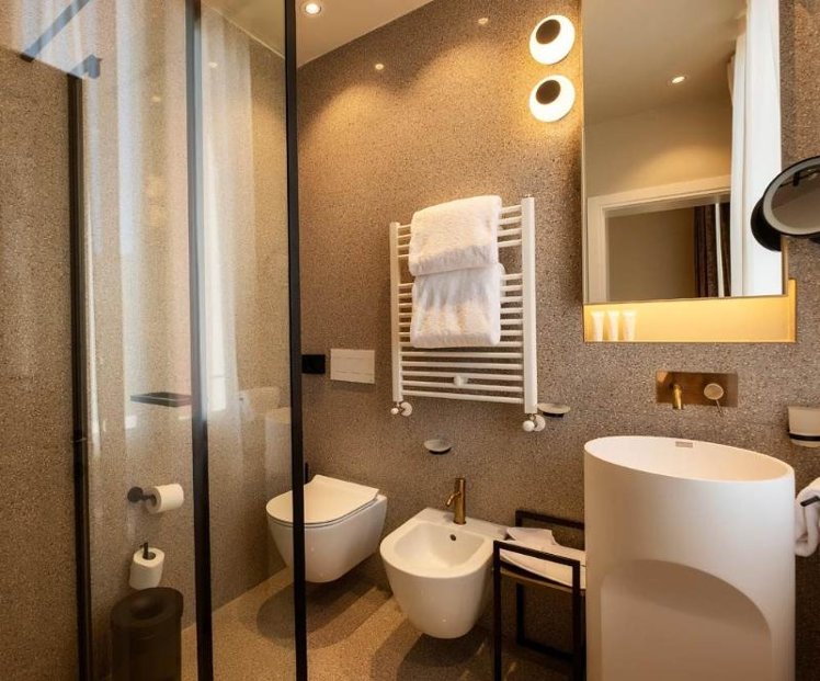 DOUBLE SINGLE USE DELUXE Room