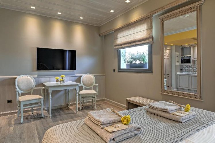 STUDIO QUEEN SIZE BED Room