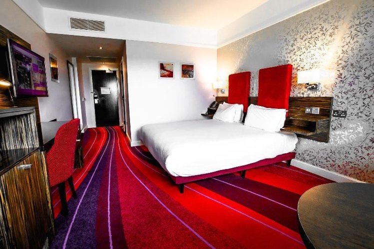 DOUBLE Accessible KING SIZE BED Room