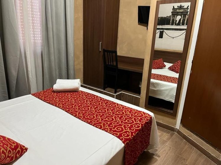DOUBLE QUEEN SIZE BED Room