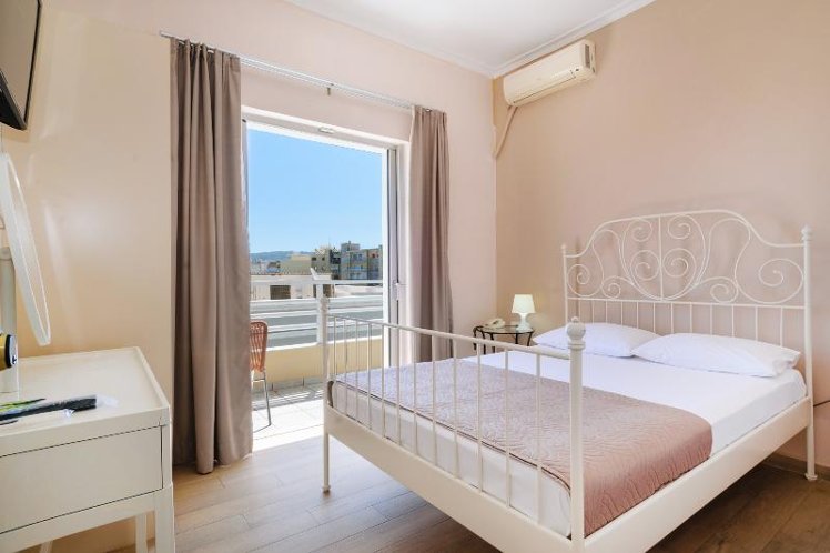 TRIPLE STANDARD Room