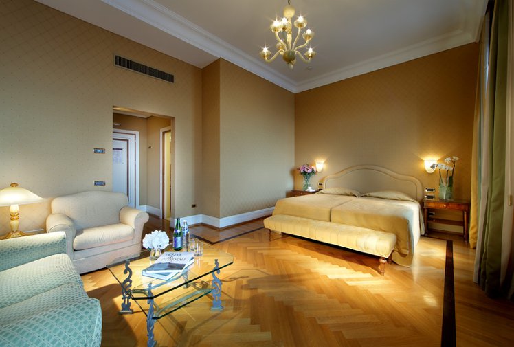 SUITE WITH VIEWS Room