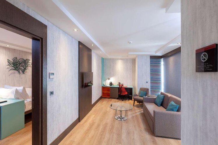 SUITE QUEEN BED NON SMOKING Room