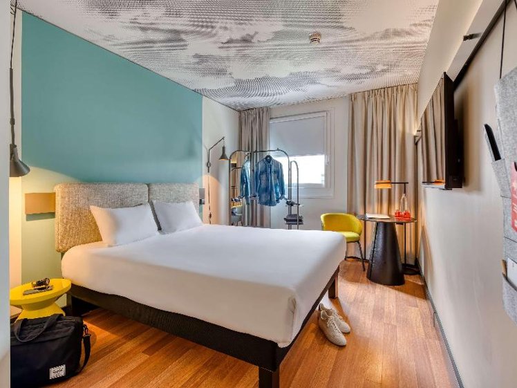 DOUBLE WITH DOUBLE BED Room