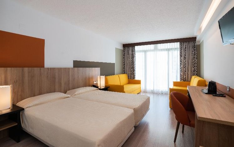TRIPLE STANDARD Room