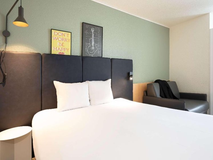 DOUBLE WITH DOUBLE BED Room