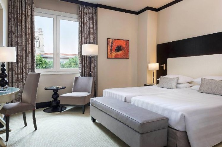 DOUBLE SUPERIOR KING BED Room