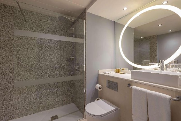 DOUBLE PREMIUM KING BED Room