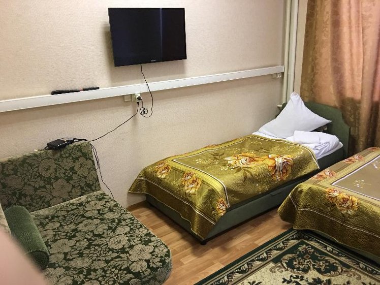 SINGLE WITH SHARED BATHROOM Room
