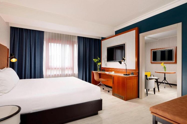 SUITE KING SIZE BED Room