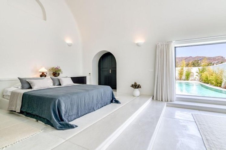 VILLA KING SIZE BED Room
