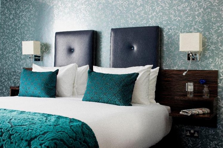 DOUBLE KING SIZE BED Room