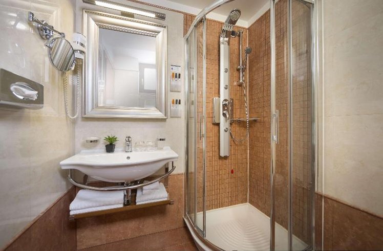 TRIPLE EXECUTIVE Room