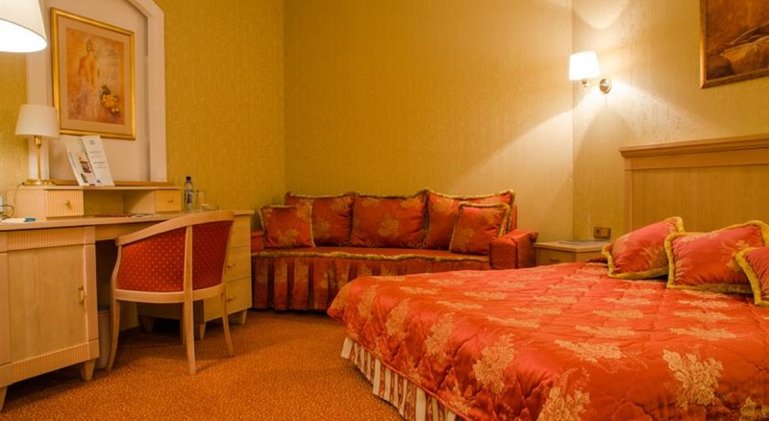 DOUBLE SINGLE USE LUXURY Room