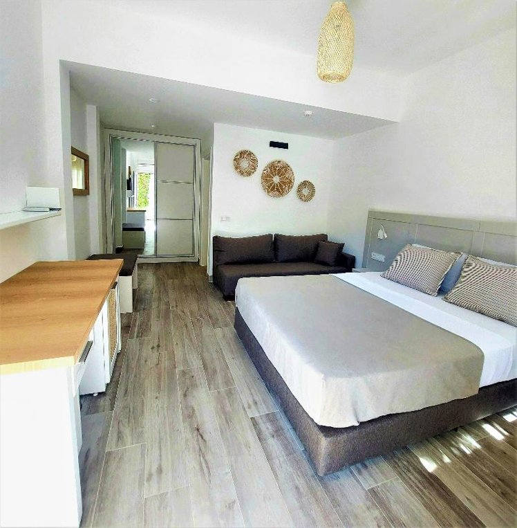 TRIPLE STANDARD Room