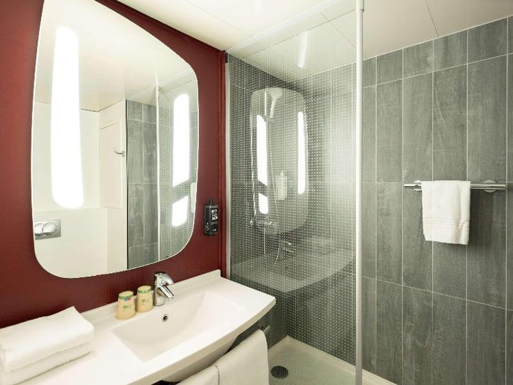 DOUBLE WITH DOUBLE BED Room