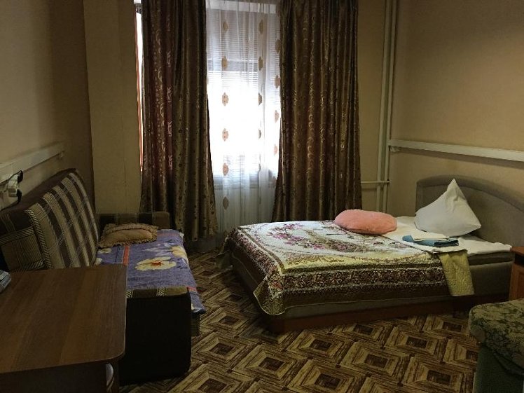SINGLE WITH SHARED BATHROOM Room