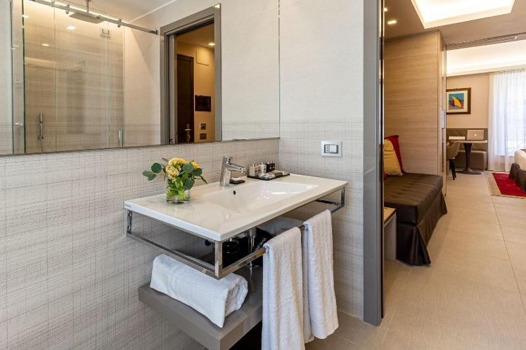 DOUBLE KING SIZE BED Room