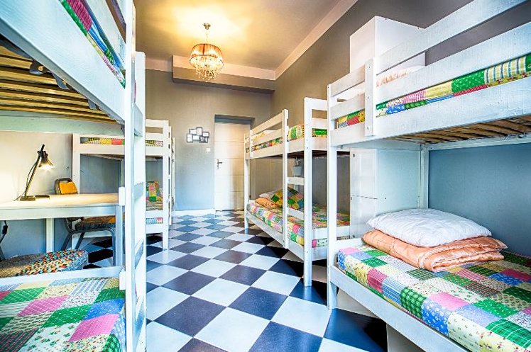 Room WITH SHARED BATHROOM Room
