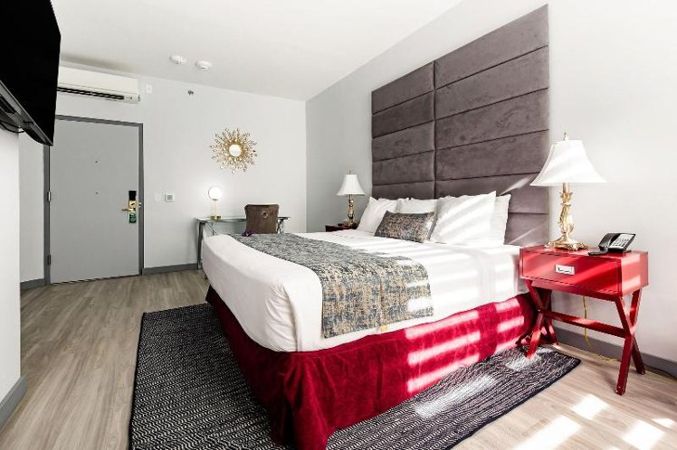 DOUBLE Accessible KING SIZE BED Room