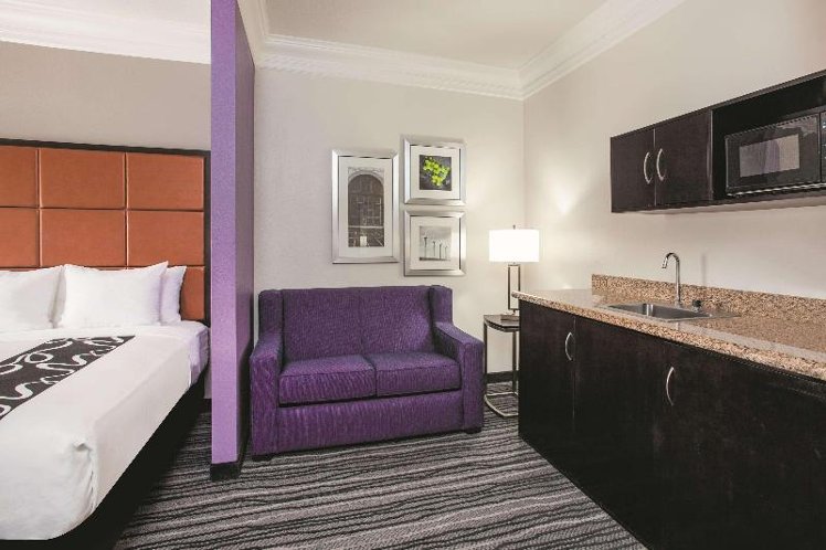 SUITE TWO QUEEN BEDS NON SMOKING Room