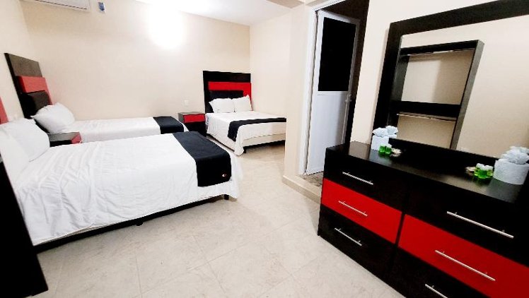 FAMILY ROOM THREE BEDS Room