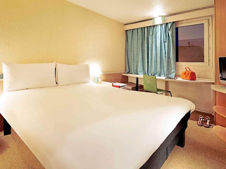 DOUBLE WITH DOUBLE BED Room