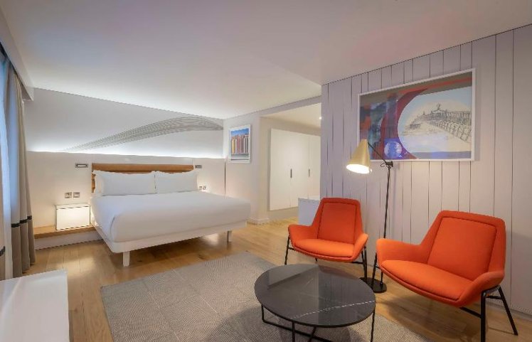 STUDIO KING SIZE BED Room