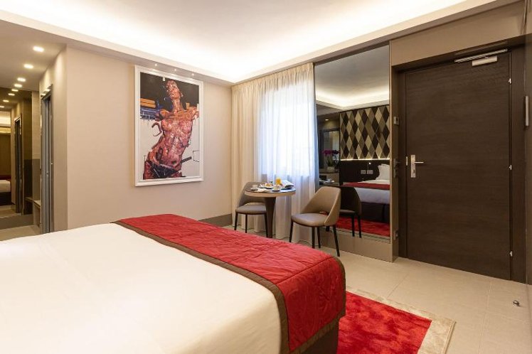 DOUBLE KING SIZE BED Room