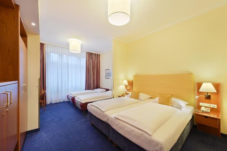 QUADRUPLE STANDARD Room