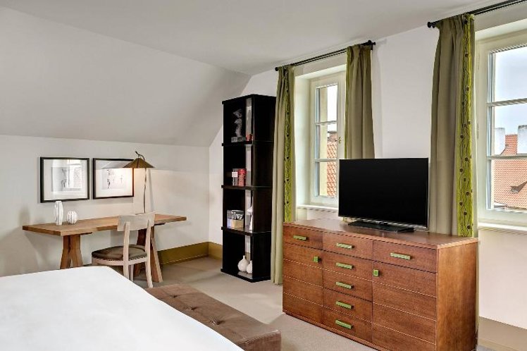 JUNIOR SUITE KING SIZE BED Room