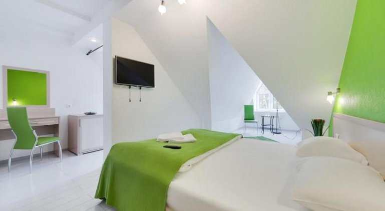 DOUBLE SINGLE USE COMFORT Room